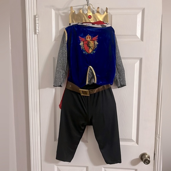 Kinght or King costume size 4 - Picture 1 of 12